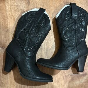 NEW Very Volatile Black Studded Cowboy Boots Size 6.5